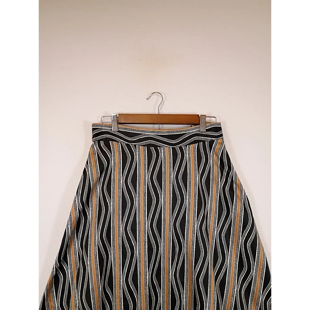 Mod Geometric Ann Taylor Factory Women 6 Black Wavy Stripe A-Line Midi Skirt